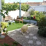 En Terrasse A 4* קונייאק